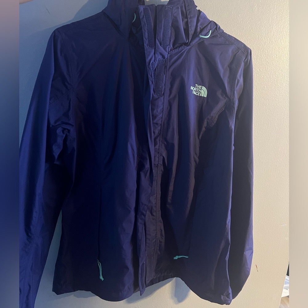 THE NORTH FACE Resolve Jacket.